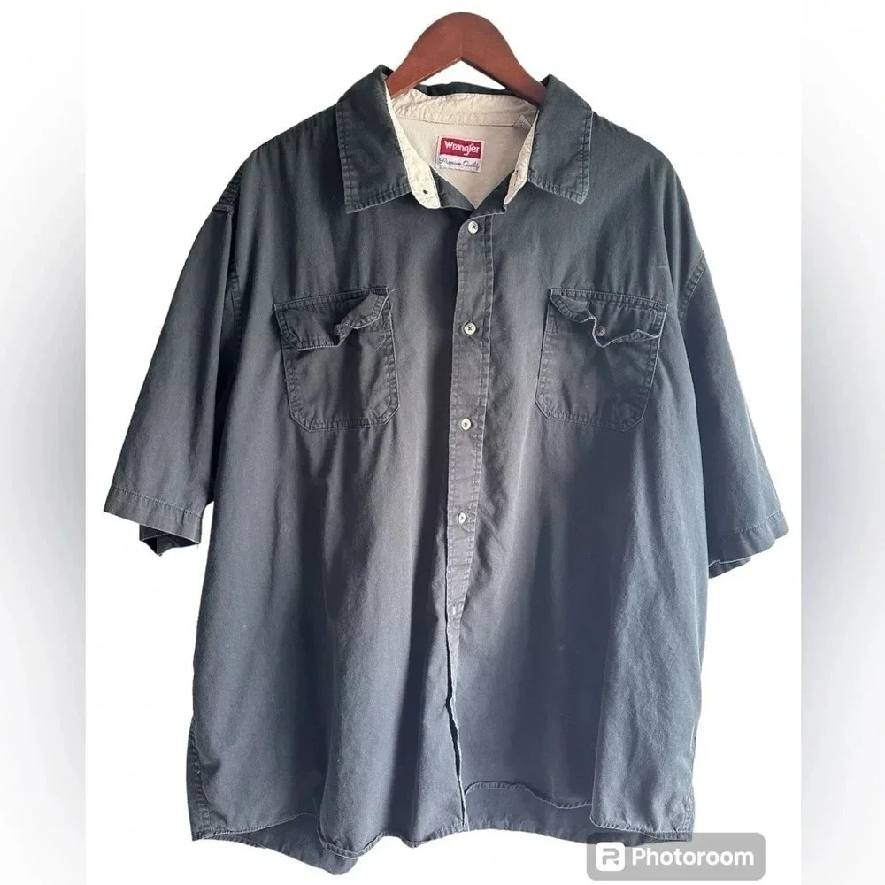 Wrangler black button down shirt. Double pockets Size 3XT